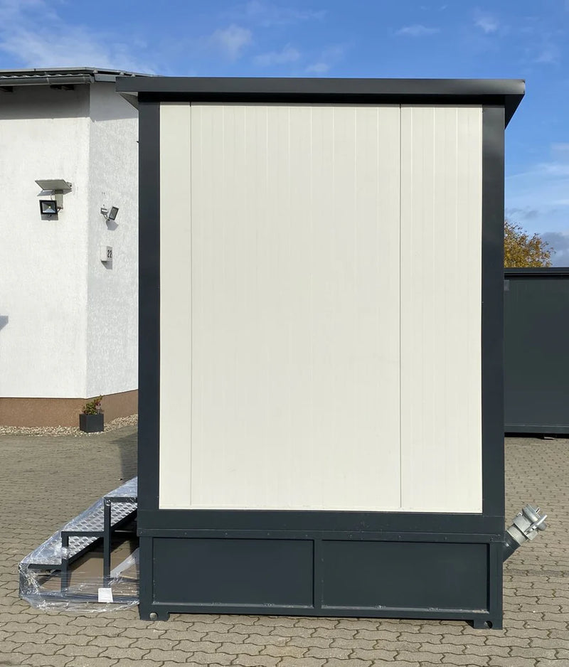 Doppelter sanitärcontainer mit weissem abfalltank