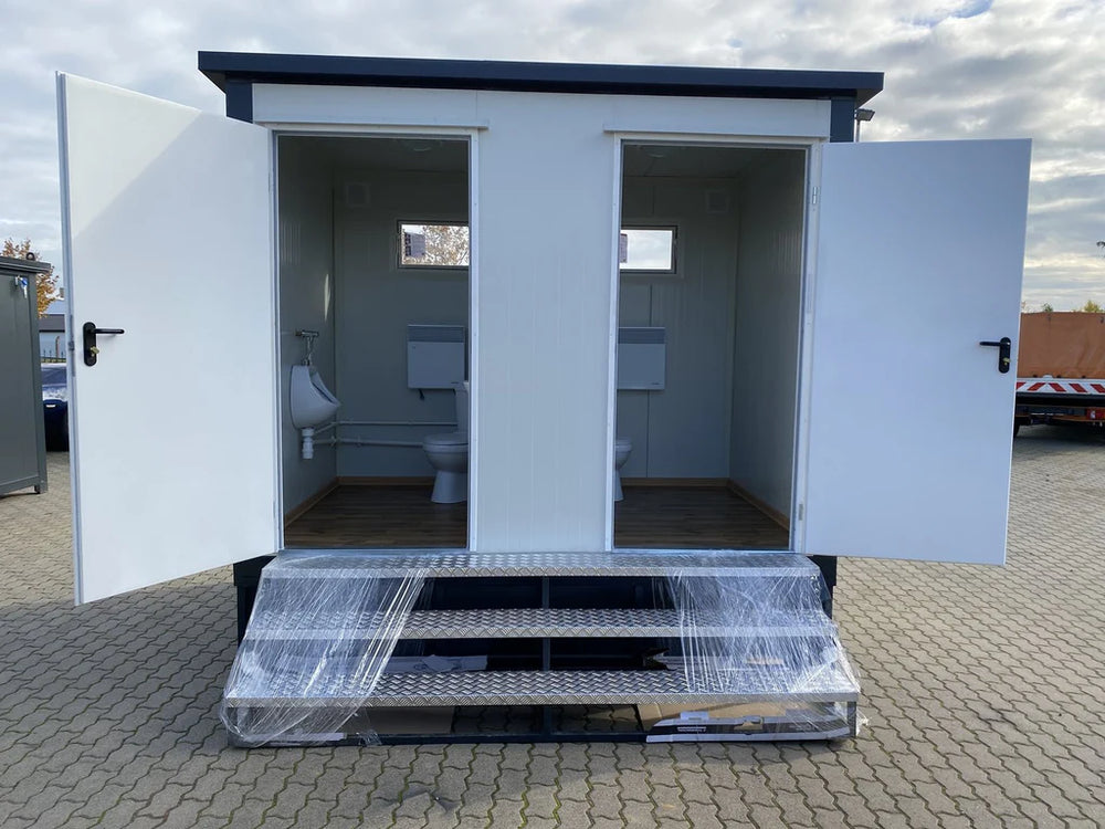 Doppelter sanitärcontainer mit weissem abfalltank